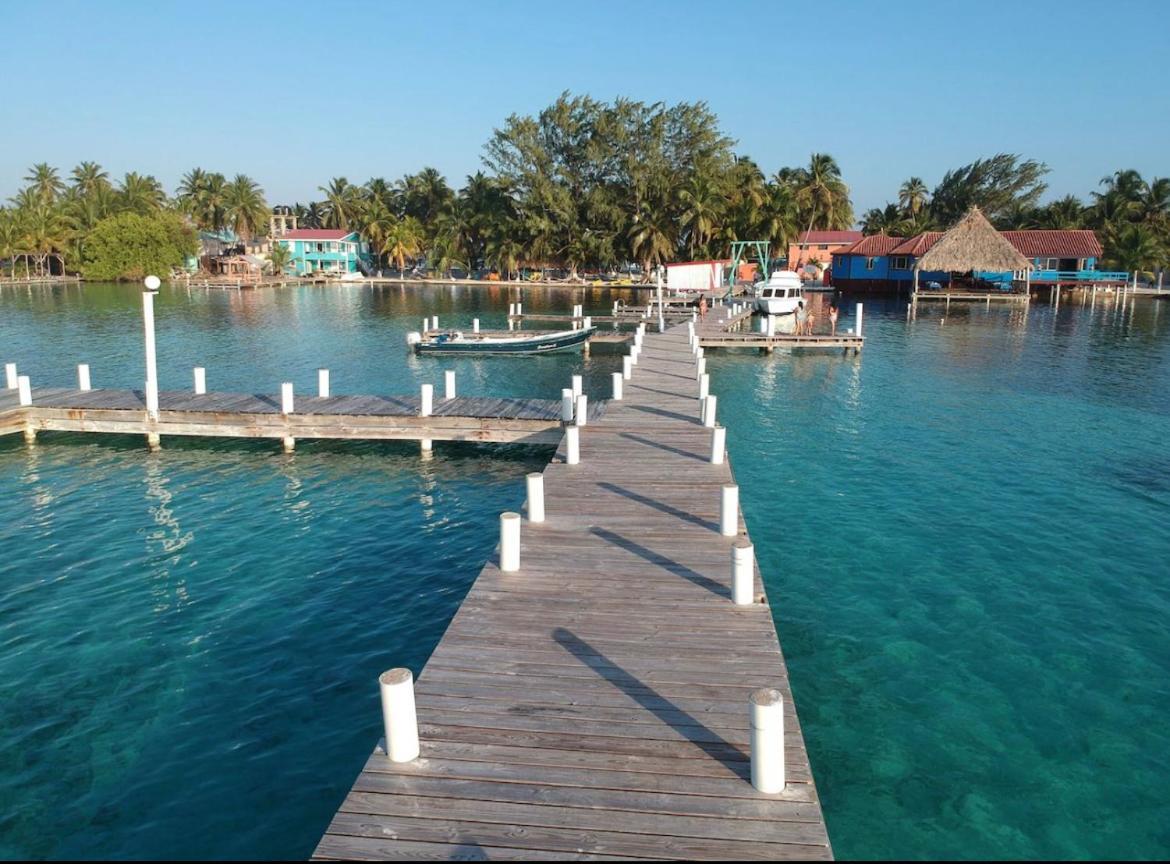 Blue Marlin Beach Resort Дангрига Экстерьер фото