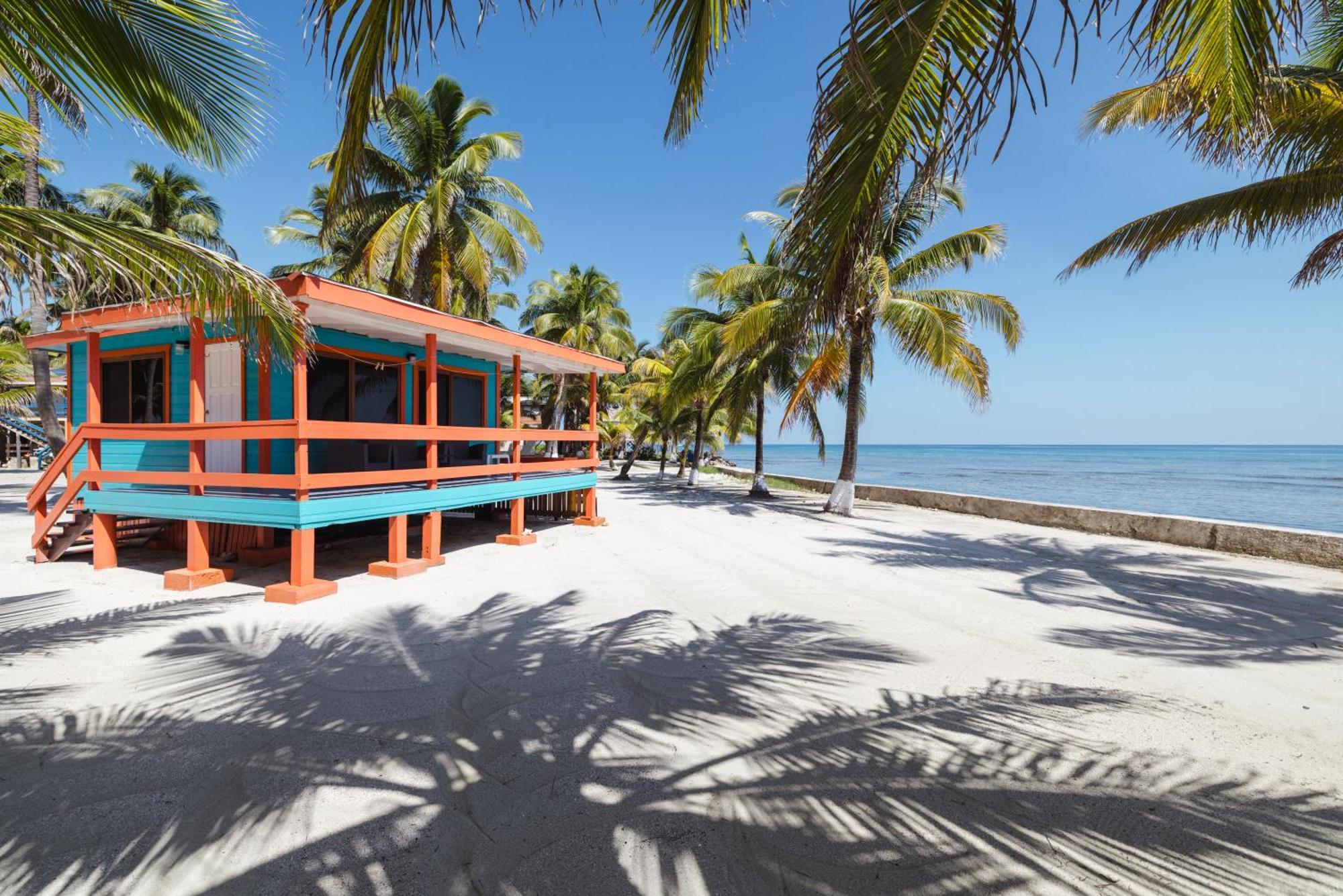 Blue Marlin Beach Resort Дангрига Экстерьер фото