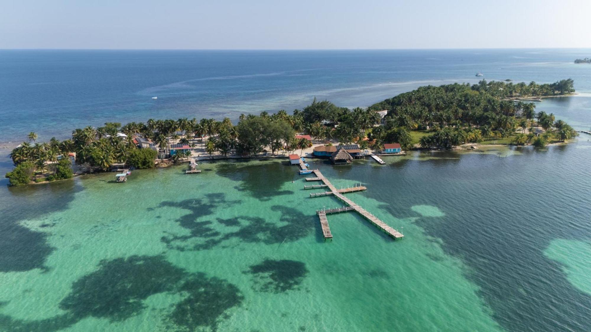 Blue Marlin Beach Resort Дангрига Экстерьер фото