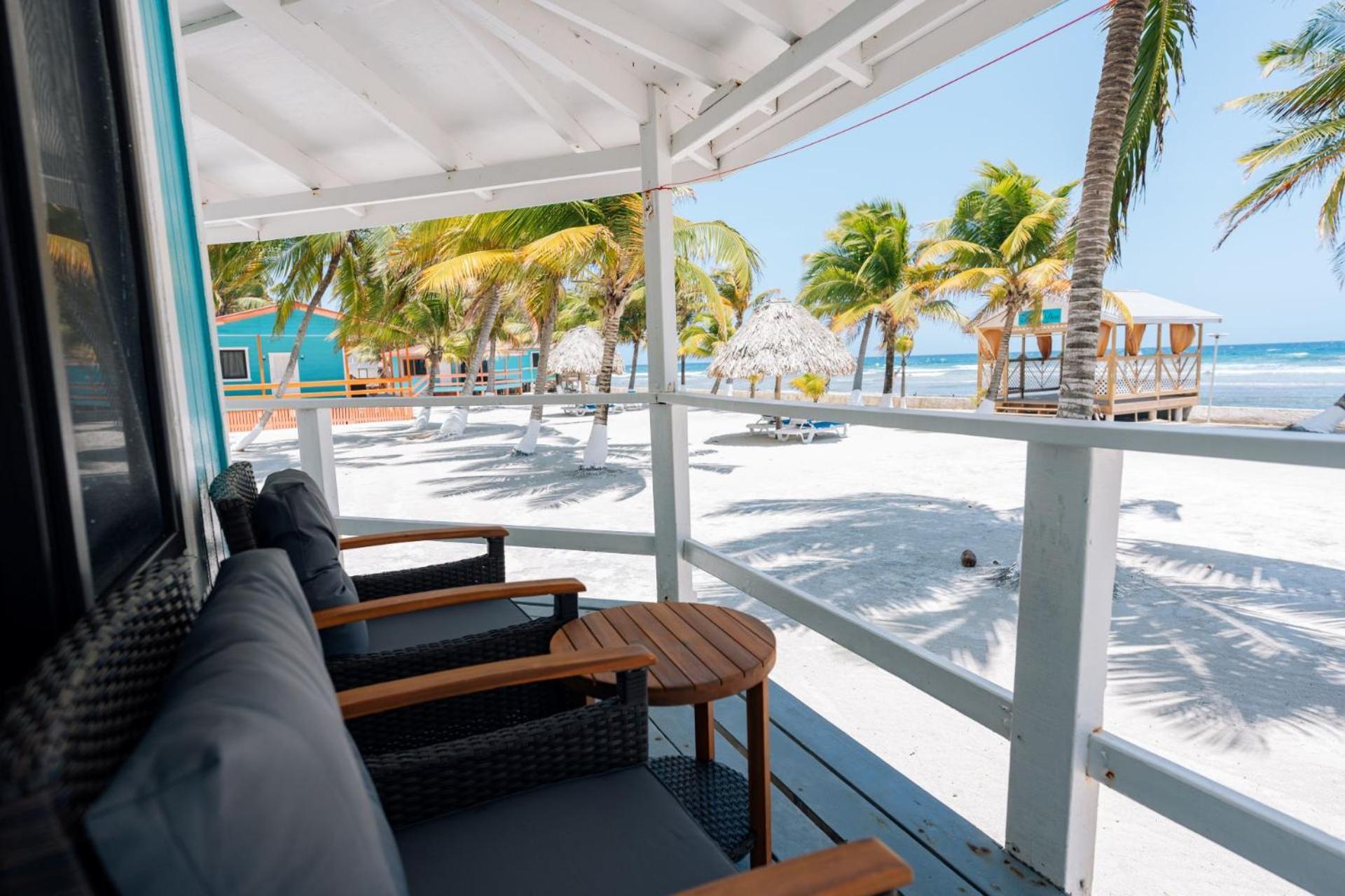 Blue Marlin Beach Resort Дангрига Экстерьер фото
