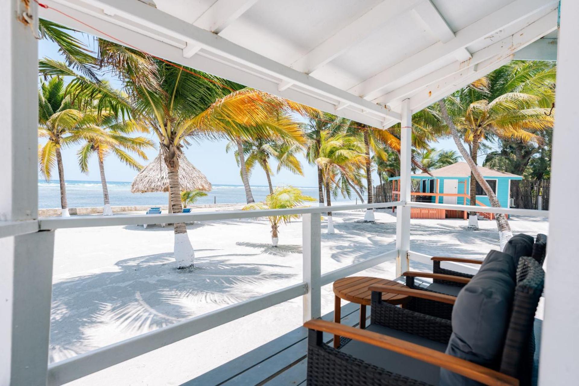 Blue Marlin Beach Resort Дангрига Экстерьер фото