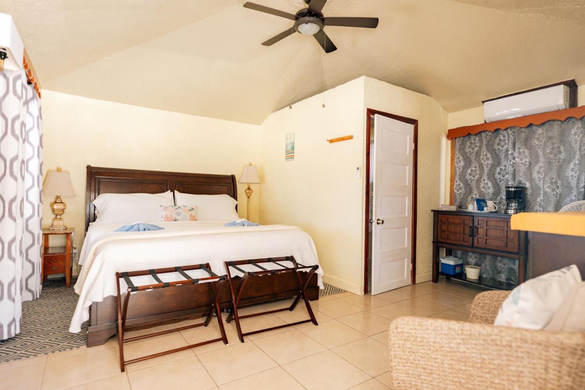 Blue Marlin Beach Resort Дангрига Экстерьер фото