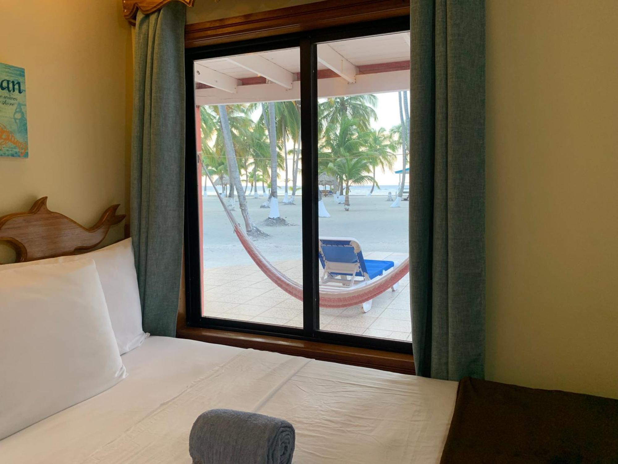 Blue Marlin Beach Resort Дангрига Экстерьер фото